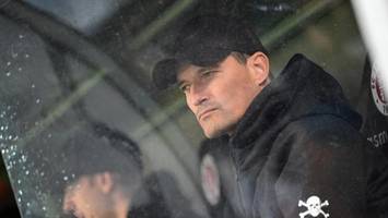 Trainerdiskussion bei St. Pauli? Warum Blessin die Lösung ist