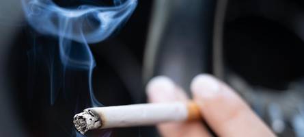 Streit um Zigarette: 23-jähriger Mann wird von fünf Unbekannten in Augsburg geschlagen