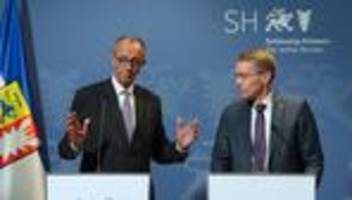 antrittsbesuch im norden: merz an der nordsee: vom windrad bis zum heuler