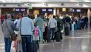 reisen: hamburger flughafen zählt in den ferien rund 861.000 gäste