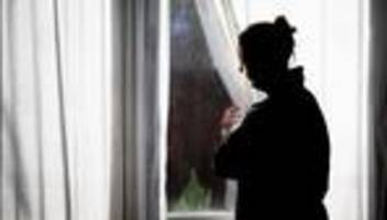 Soziales Leben: Wenn Nähe fehlt: Warum viele Menschen an Einsamkeit leiden