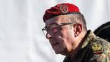 Wehrdienst: Generalinspekteur Breuer will alle jungen Männer mustern lassen