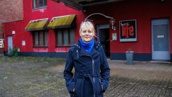 mit herzbadewanne und käfig: swingerclub in hamburg zu verkaufen