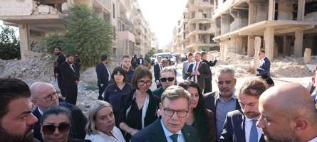 mit fünf worten über flüchtlinge bringt der außenminister den kanzler in not