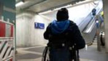 Barrierefreiheit: Aufzüge und Rolltreppen an Bayerns Bahnhöfen fallen oft aus