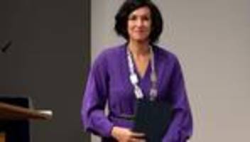 Potsdam: Haltung und Herz: Oberbürgermeisterin ins Amt eingeführt