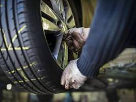 werkstatt, versicherung, waschen: für autobesitzer steigen die kosten deutlich