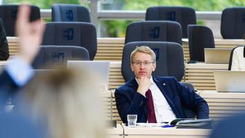 kabinettsumbau in schleswig-holstein: zwei minister müssen gehen