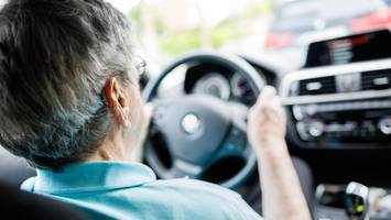 gefährliche chaos-fahrt: polizei stoppt seniorin (84) am steuer