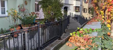 Herausgeputzt: Weg über kleine Brücke in Augsburgs Altstadt ist wieder frei