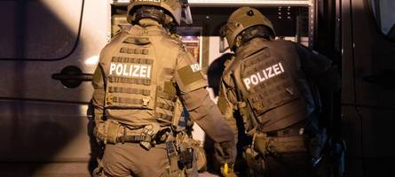 Lebensbedrohliche Einsatzlage: Polizei probt in Amok-Übung an U-Bahn-Station den Ernstfall