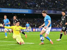 Champions League: Frankfurt steht sicher im Schatten des Vesuvs