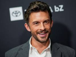 Kolumne „Schön doof“: Jonathan Bailey ist heiß. Jetzt auch quasi-amtlich