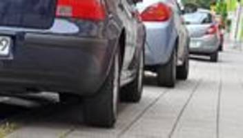 Parken auf Bürgersteig: Städte laut Umwelthilfe oft zu nachsichtig bei Gehwegparken