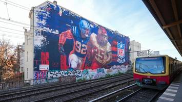 Berliner Football-Star auf riesigem Wandgemälde verewigt