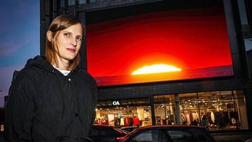 Sonnenuntergang am Kudamm-Eck: Plötzlich geht der Kopf nach oben