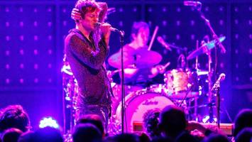 Den Rockstar geben? Wenn da nur nicht diese Traurigkeit wäre …