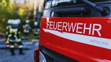 Lauenburger (92) versucht, Feuer selbst zu löschen – schwer verletzt