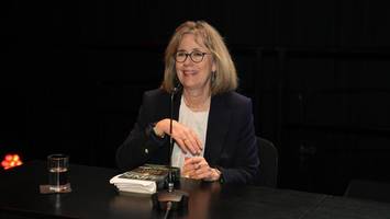 hamburger krimifestival eröffnet: riesenandrang am bestseller-tisch