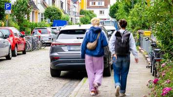 zu viel raum für gehwegparker? umwelthilfe fordert strenges vorgehen