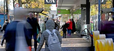 21-Jähriger wird in der Bahnhofstraße um Bargeld betrogen