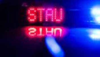 bei malsch: zehn kilometer stau auf a5 wegen brennendem lastwagen