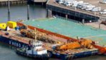 Spektakuläre Aktion: Geborgenes U-Boot zerlegt - Museen zeigen Teile des Wracks