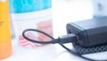 Zwischenfall in Melbourne: Powerbank explodiert: Mann gerät in Airport-Lounge in Brand