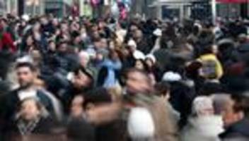 Rechtsextremismus: Weniger Menschen haben eindeutig rechtsextremes Weltbild