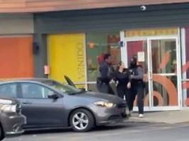 Panik bei Kindern und Eltern: Trump-Agenten stürmen Kindergarten und nehmen Erzieherin fest