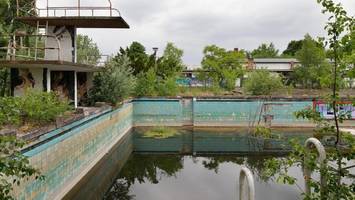 berliner kult-bad verrottete zu hässlichem  lost place