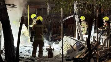 Rauchsäule vor Techno-Club Berghain: Feuerwehr im Einsatz