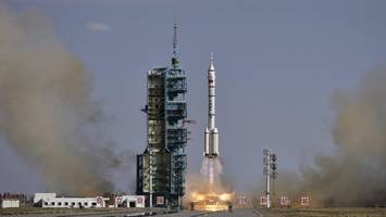 Chinesische Astronauten im All gestrandet – Rückkehrkapsel kollidiert