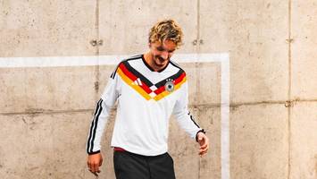 Neunziger sind zurück: DFB reitet Retro-Welle – Angst vor der Zukunft?