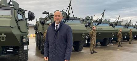 Lettland übergibt 21 Transport-Radpanzer an Ukraine