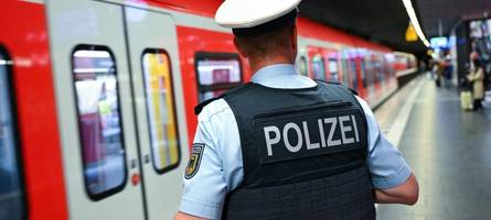 Wiesn-Besucher schlagen sich im Regionalzug: Polizei München sucht jetzt Handyfilmer