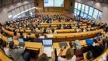 Bafög-Bearbeitungsstau: Lehrerverband: Studierende finanziell absichern