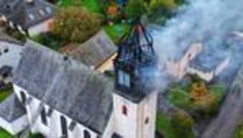 brände: kirche nach brand weiter gesperrt – ursache bleibt offen