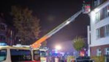 Feuerwehreinsatz: Feuer in Hamburger Pflegeheim - eine Person in Lebensgefahr
