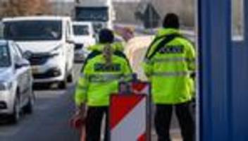 grenzkontrollen: bundespolizei meldet deutlich mehr waffenfunde an deutschen grenzen