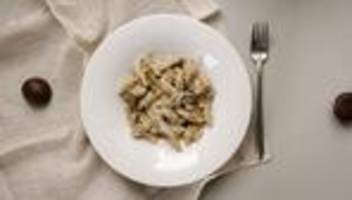 maronengnocchi in salbeibutter: duftet nach herbst, mit einem hauch sommer