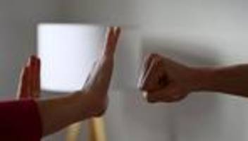 sexualisierte gewalt: mehr hilfe für betroffene – beratungsnetz in sachsen wächst