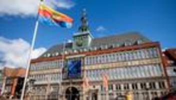 Staatsanwaltschaft ermittelt: Korruptionsverdacht - Stadt Emden stellt Mitarbeiter frei