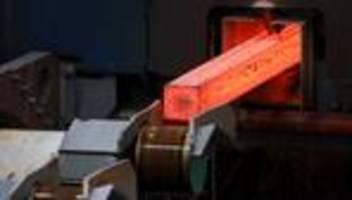 Stahlgipfel: Stahlwerk Riesa drängt auf konkrete Maßnahmen nach Gipfel