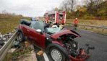 unfälle: 23-jährige nach frontalzusammenstoß im krankenhaus gestorben