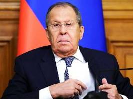 Minister arbeite zweifellos: Kreml: Gerüchte um Lawrow sind frei erfunden