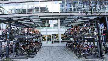 Fahrradparkhaus: Mit dem großen Wurf wurde viel Zeit verschleudert