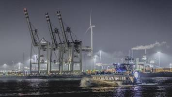 lautes knallen am hafen schreckt anwohner auf – das steckt dahinter