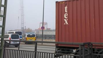 Linke Gruppe blockiert Schienen im Hafen – Burchardkai betroffen