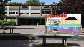 Sextaten vor Schulen: Brief von Direktor versetzt Eltern in Aufruhr